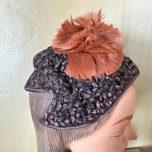 CHARMING 1950\'s BROWN/BLACK STRAW/FABRIC/SEQUIN CAP + RUST FEATHERS main image 5